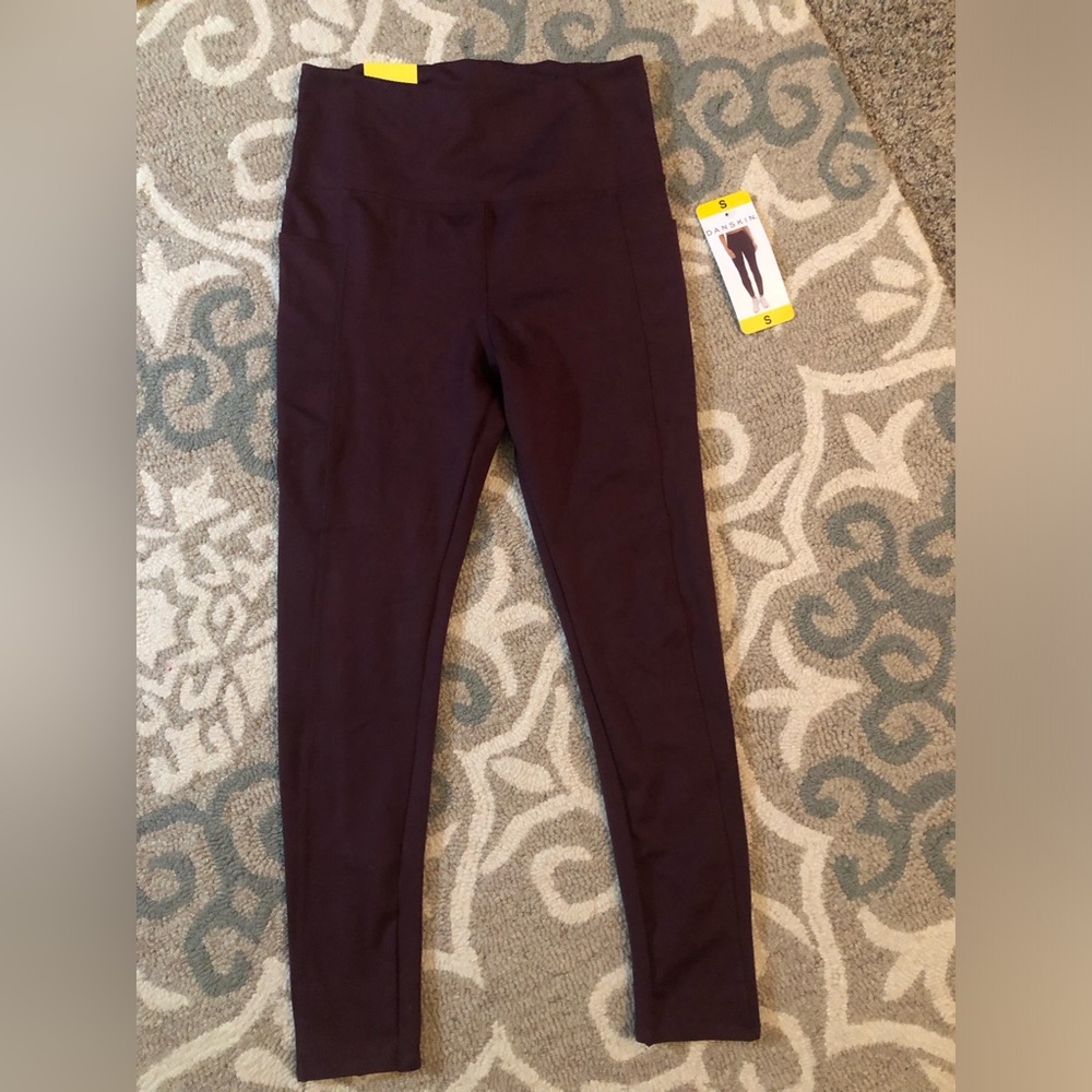 NWT Danskin leggings with side pockets size Small